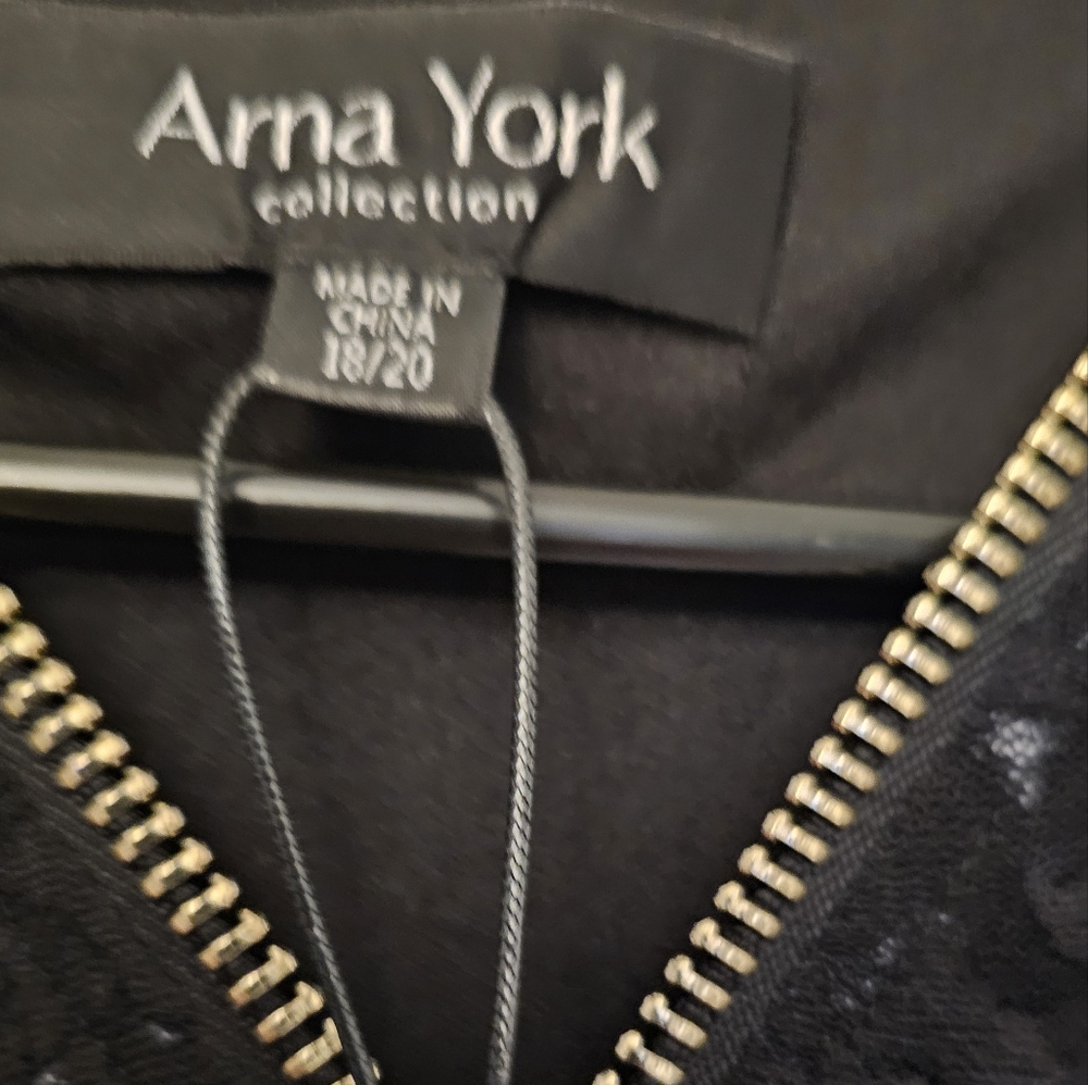 NWT Arna York - Picture 4 of 4